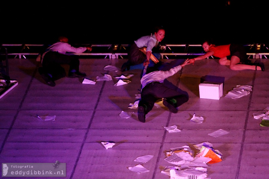 2013-07-04 Wired Aerial Theatre - As The World Tipped (Deventer Op Stelten) 007